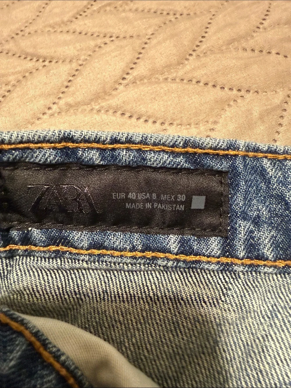ZARA MEDIUM RISE JEANS ANKLE